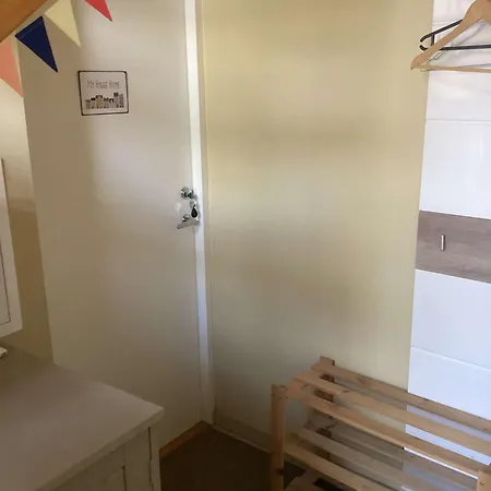 Hygge - Stylish Artistic With Free Weekend Parking Apartment *