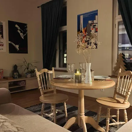 Hygge Home - Artistic Style Apartment With Free Parking Friday 7 Pm - Monday 8 Am Apartment