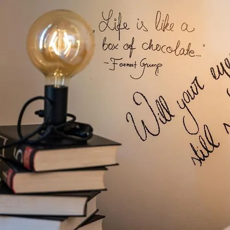 Hygge - Stylish Artistic With Free Weekend Parking Apartment