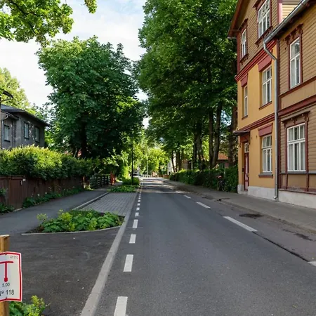 Hygge - Stylish Artistic With Free Weekend Parking Apartment *