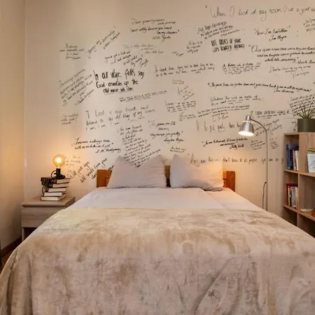 Hygge - Stylish Artistic With Free Weekend Parking *