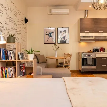 Hygge - Stylish Artistic With Free Weekend Parking