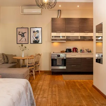 Apartment Hygge - Stylish Artistic With Free Weekend Parking