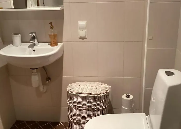 Hygge - Stylish Artistic With Free Weekend Parking Apartment