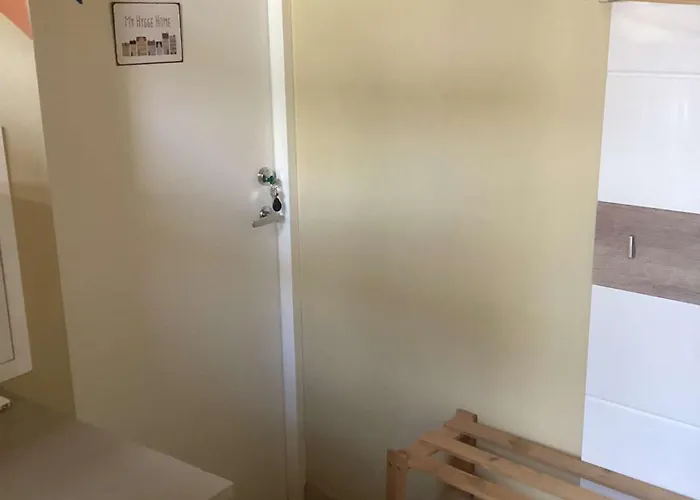 Hygge - Stylish Artistic With Free Weekend Parking Apartment *